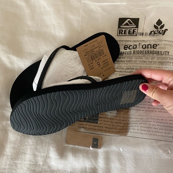 Reef Women’s Sandals, Size 5 - Picture 3 of 6